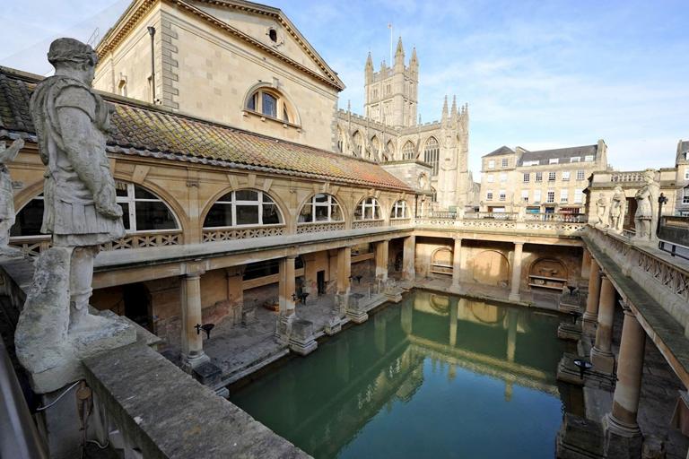 Walking Tour Highlights Hidden Architecture of Bath